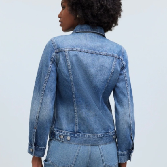 Madewell Classic Jean Jacket | Style MD243 | Used- Excellent Condition - Picture 10 of 11